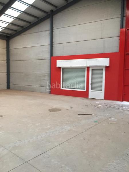 Foto bae312a3-7729-47c1-876c-d14e1caf3c99. Nau industrial a calle general astilleros 75 a Hipódromo Melilla