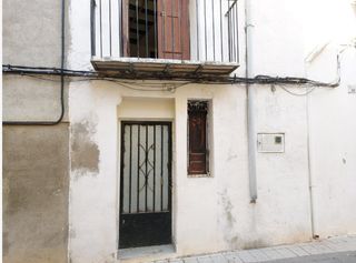 Masia a Carrer dels desamparats 20. Vivienda unifamiliar de tres plantas en alcala de xivert (castel
