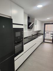 Etagenwohnung in Calle álvaro de bazán 52