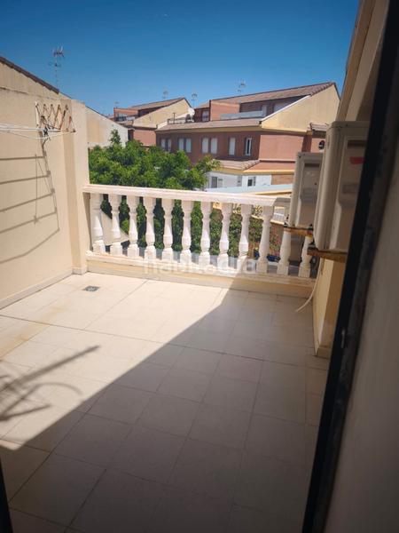 Foto ea6a4877-c731-4c7d-9377-bd9475c43f31. Casa adossada amb aparcament piscina a Alfonso XIII Melilla