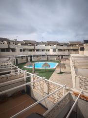 Casa adossada  Carretera del aeropuerto 2. Interesante vivienda adosada