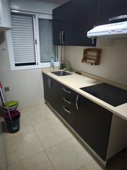 Appartement à Calle león 7. Interesante apartamento en el real