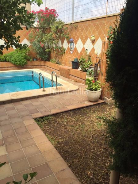 Foto 4e31f1bc-e2a6-487e-8b06-43a317b0e948. Casa aparellada amb aparcament piscina a Constitución Melilla