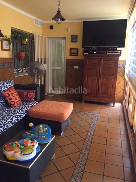 Foto e8e385ba-191c-4afe-b15f-dcb5a0286585. Casa aparellada amb aparcament piscina a Constitución Melilla