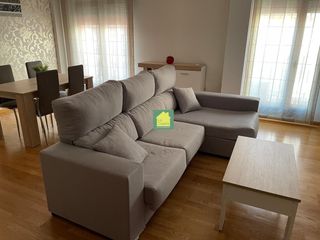 Location Appartement à Carretas - Pajarita. Se alquila piso de dos dormitorios en el centro con plaza de gar