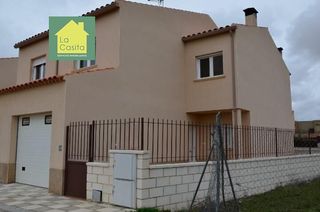 Casa adossada a Chinchilla de Monte - Aragón. La casita inmobiliaria vende magnifica vivienda unifamiliar en v