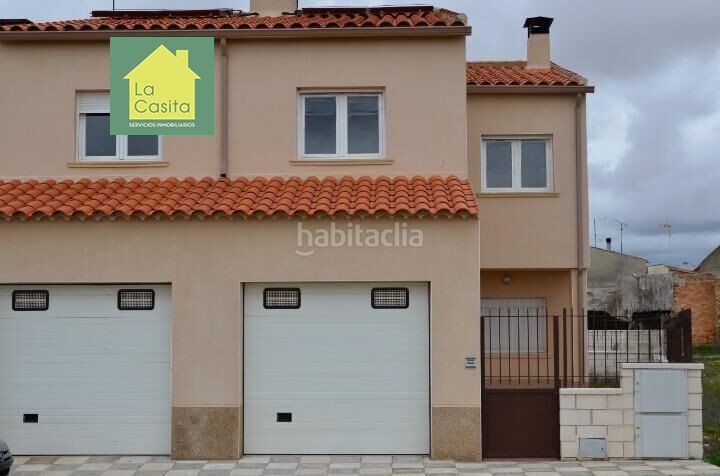 Foto b7076610-2c99-4537-acba-36a66b16f482. Casa adossada amb calefacció aparcament a Chinchilla de Monte - Aragón