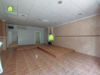 Business premise in Industria. La casita inmobiliaria alquilavende local en zona industria