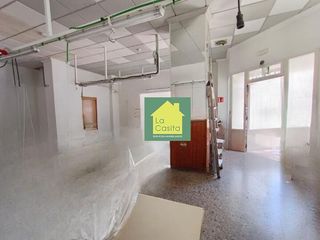 Business premise in Industria. La casita inmobiliaria vende local zona industria
