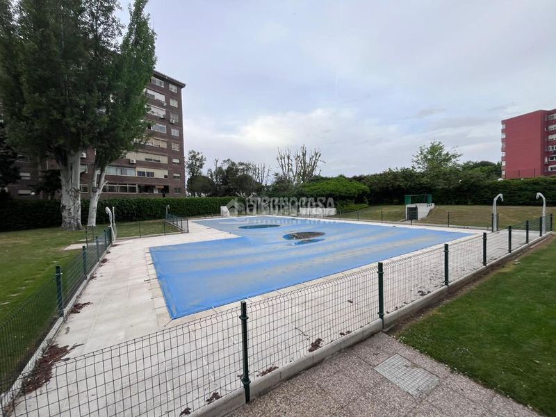 Foto de235e44-0324-4537-a842-c22a00b7934a. Pis amb calefacció aparcament piscina a Veredillas Torrejón de Ardoz