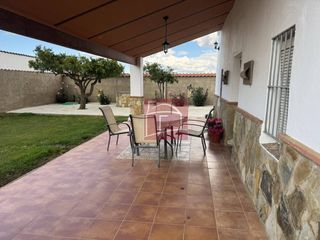 Xalet a Villanueva de la Serena. Chalet con piscina cercano a villanueva