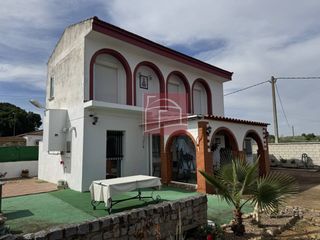 Xalet a Villanueva de la Serena. Chalet con piscina para entrar a vivir