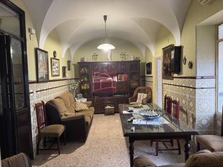 Casa a Villanueva de la Serena. Casa en pleno centro de villanueva con patio en buen estado de c