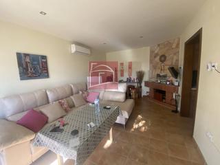Maison jumelée à Villanueva de la Serena. Casa en urbanización con piscina  y zonas ajardinadas