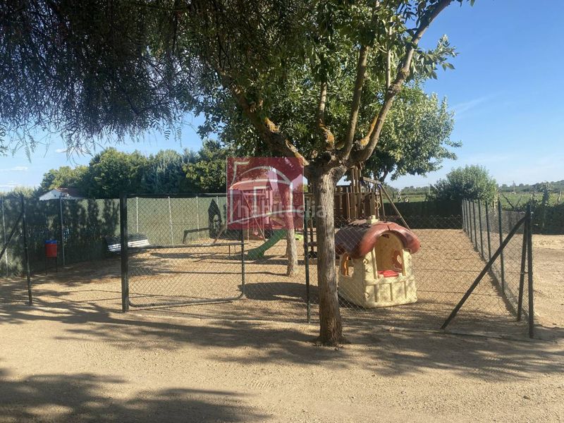 Foto 56bddfc3-e921-47ee-9dbe-3ddd29e64d22. Casa adosada casa en urbanización con piscina y zonas ajardinadas en Villanueva de la Serena