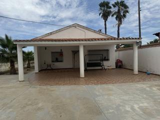Country house in Villanueva de la Serena. Chalet con piscina cercano a villanueva