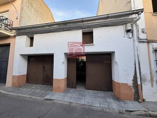 Car parking in Villanueva de la Serena. Garaje cerrado para varios coches