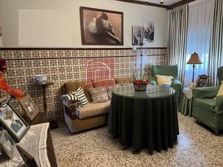 Casa  Adelardo covarsi. Casa cercana al centro con patio y cocina matancera