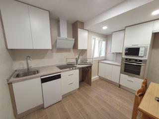 Location Appartement  Calle de josé oto. Junto a av. cataluña y marques de la cadena. piso sin muebles de