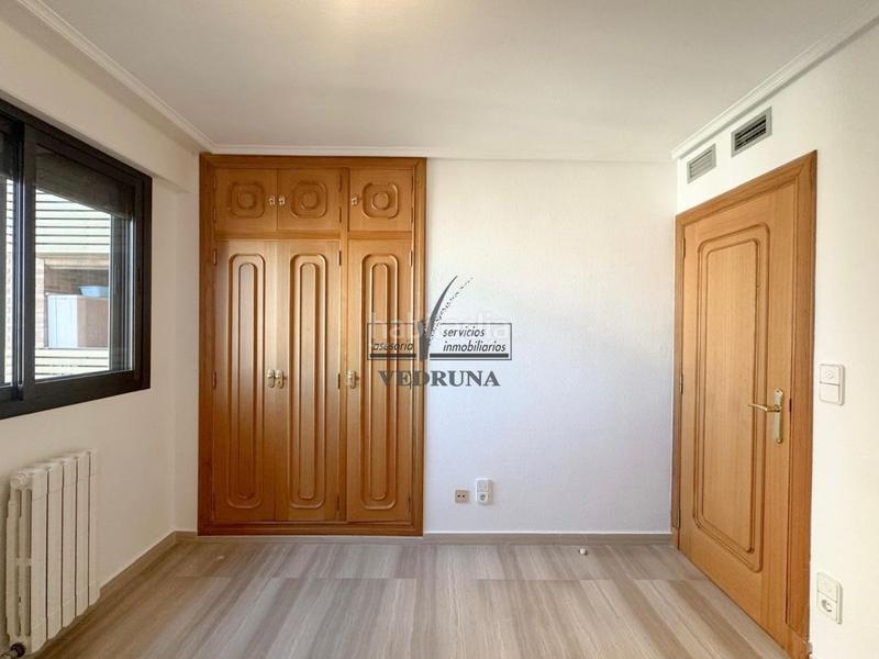 Foto 3bb548db-4c8f-4ae0-91ae-378c003cd35f. Alquiler piso junto a aragonia, piso con garaje y trastero en urbanizacion cerrada con piscina y zonas deportivas en Zaragoza