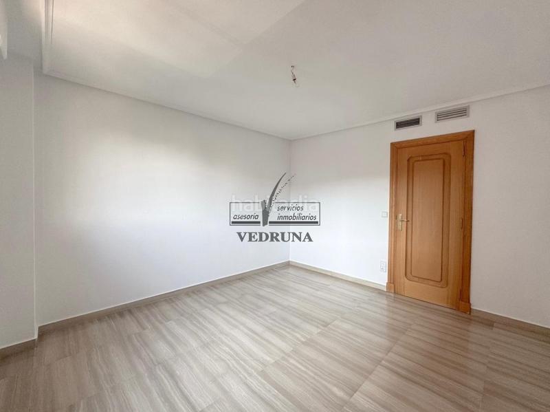 Foto ae1f9b11-0458-4b2c-bea6-a7ac135d9d96. Alquiler piso junto a aragonia, piso con garaje y trastero en urbanizacion cerrada con piscina y zonas deportivas en Zaragoza