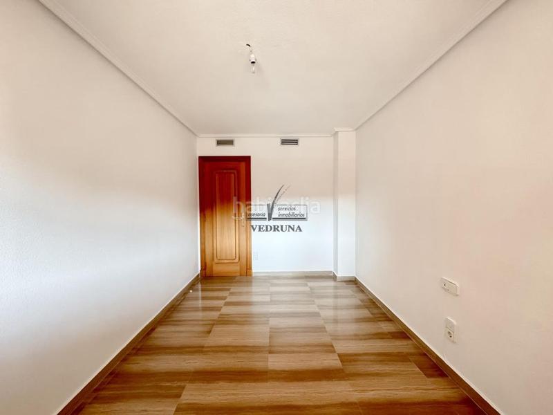 Foto b0196d27-649d-4bf8-97ef-63f7497d4918. Alquiler piso junto a aragonia, piso con garaje y trastero en urbanizacion cerrada con piscina y zonas deportivas en Zaragoza