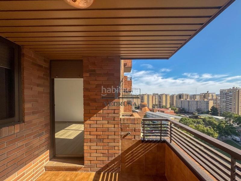 Foto ef7ee09b-cc70-40eb-ac3d-d85c5e874d86. Alquiler piso junto a aragonia, piso con garaje y trastero en urbanizacion cerrada con piscina y zonas deportivas en Zaragoza