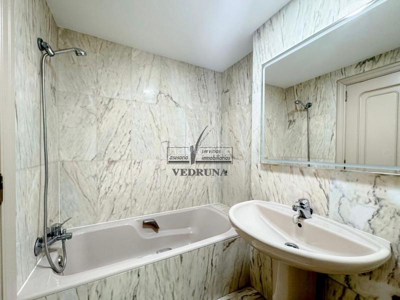 Foto 12f5e6bf-2771-4e28-a2cf-87d7e30705b2. Rent flat with heating parking pool in Romareda Zaragoza