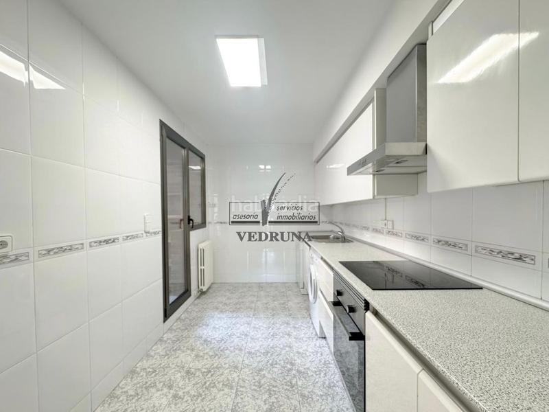 Foto 220e2841-647c-4492-b6da-d92a82893738. Rent flat with heating parking pool in Romareda Zaragoza