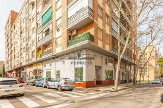 Gesch�ftsraum  Calle de jos� gervasio artigas. Local instalado de 184 m2 en la confluencia de via hispanidad y