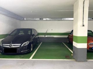 Lloguer Aparcament cotxe  Calle del doctor casas. Amplia plaza de garaje en alquiler en sector sagasta  damas