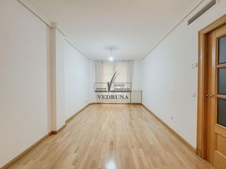 Miete Etagenwohnung  Calle de ramón pignatelli. Piso en alquiler con garaje, trastero y terraza  avenida cesar a