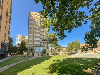 Etagenwohnung en Romareda. Piso para reformar en calle men�ndez pidal  5 dormitorios, garaj