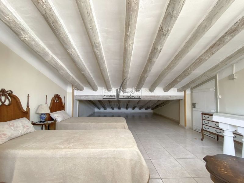Foto 6e59090f-a2c3-448e-b8e3-7a3d85fac3d7. Rent duplex with heating in Paseo Sagasta Zaragoza