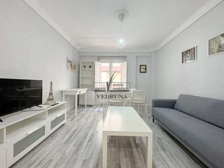 Rent Flat  Calle de juan josé lorente. Piso de 4 habitaciones en sector universidad