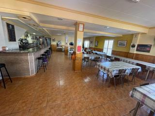 Édifice à San Juan de los Terreros. Barrestaurant en funcionamiento más vivienda arriba con 476 m2 e