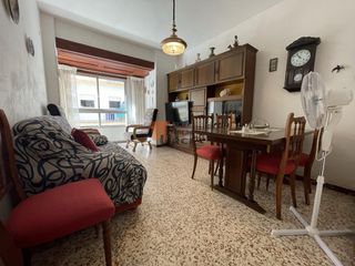 Casa  Calle poeta martinez parra