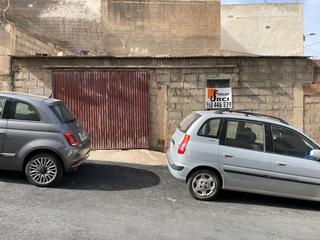 Casa adossada a Calle caridad 1c. Solar con posibilidad de construir bajo, primera, segunda y átic