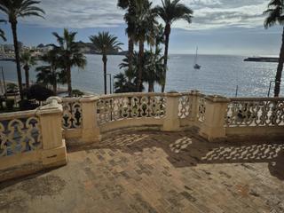 Haus  Paseo de parra. Amplia casa en el centro de águilas, oportunidad única