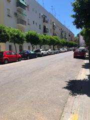 Aparcament cotxe a Santa Marina. Plaza de garaje en el centro