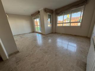 Location Appartement à Maria Auxiliadora - Barriada de Llera. Amplio piso en alquiler en maría auxiliadora  cerro del viento