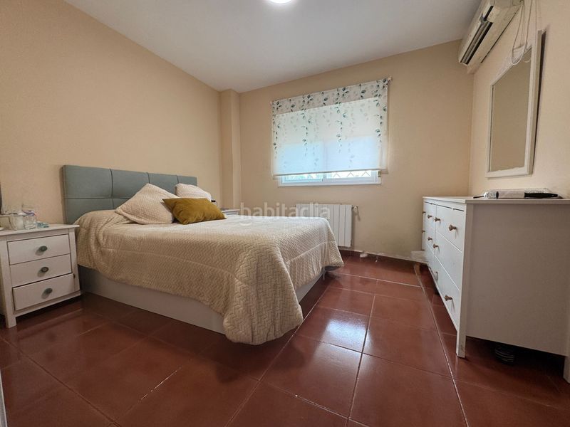 Foto 29f400ad-be93-4ec3-9378-252dd2d9b7a4. Casa adossada amb xemeneia calefacció piscina a Las Vaguadas Badajoz