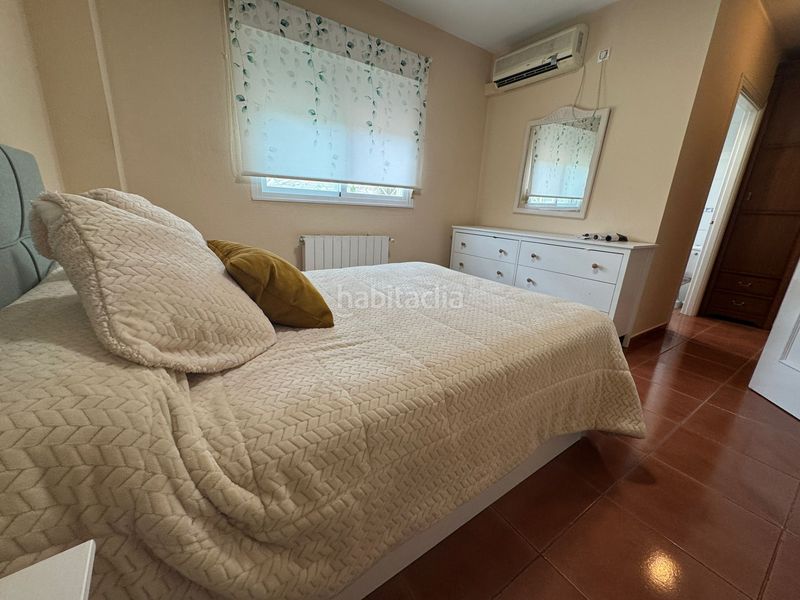 Foto 2e3ff523-b455-42bc-a5cc-ffcb868d3ff8. Casa adossada amb xemeneia calefacció piscina a Las Vaguadas Badajoz