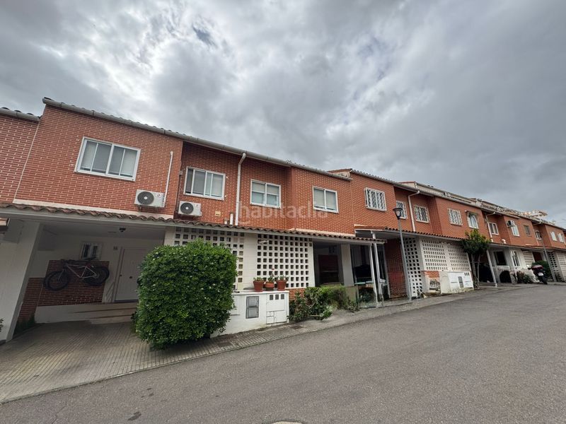 Foto 3e13d535-625a-4cba-a603-19859870238c. Casa adossada amb xemeneia calefacció piscina a Las Vaguadas Badajoz