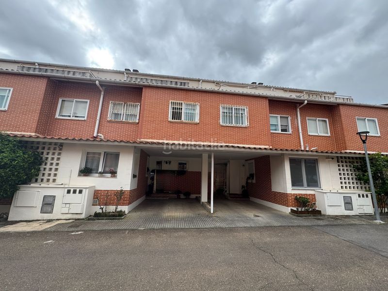 Foto aa3d030f-1d78-4d54-95ca-94d1514c4aa3. Casa adossada amb xemeneia calefacció piscina a Las Vaguadas Badajoz