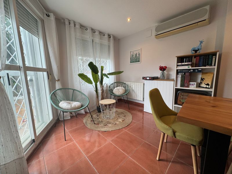 Foto d8bc2881-9e38-4854-84c2-850ff2685973. Casa adossada amb xemeneia calefacció piscina a Las Vaguadas Badajoz