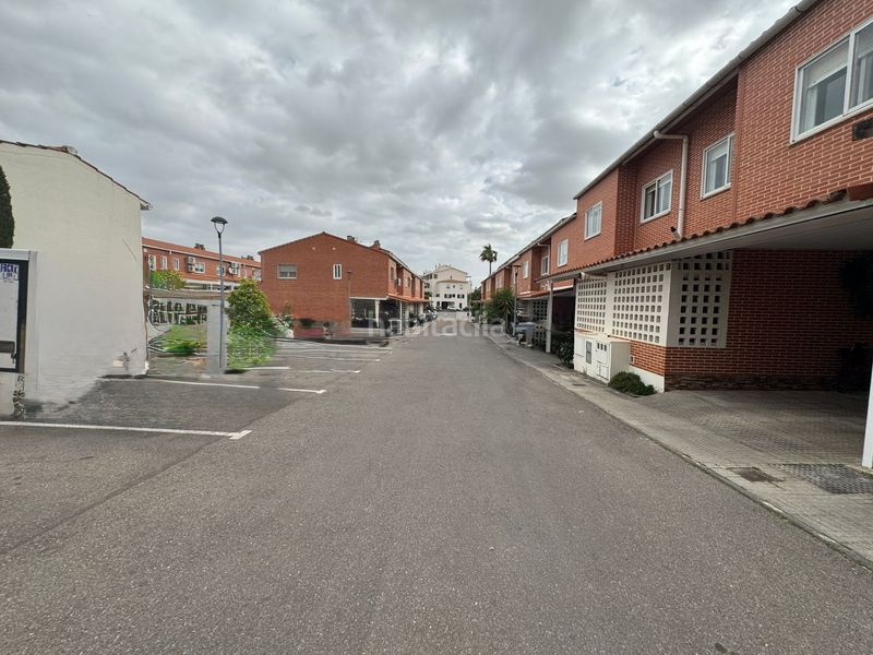 Foto ec1bef99-f69d-4e5b-8782-fb3c7a460622. Casa adossada amb xemeneia calefacció piscina a Las Vaguadas Badajoz