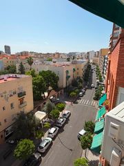 Pis a Avenida Santa Marina 37
