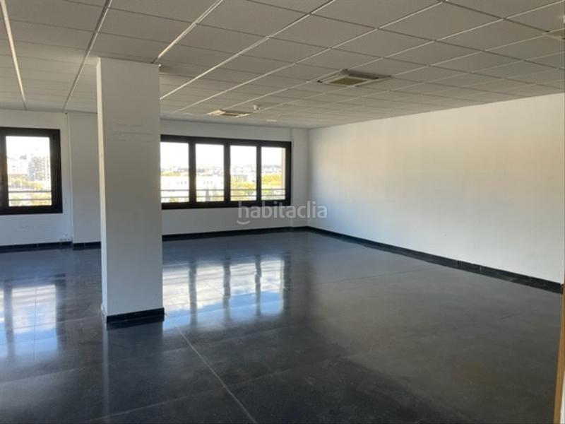 Foto b49481d2-00b8-4ce4-9d22-1d04af349bbf. Rent office space in avinguda de l'exèrcit 33 in Instituts-Universitat Lleida