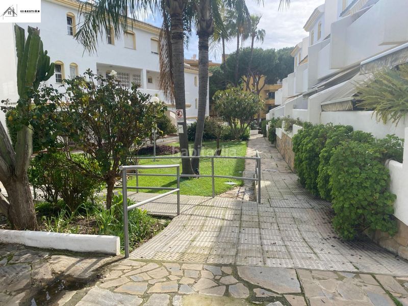 Foto a7c61abd-6998-447b-96ed-037cd3682199. Dúplex amb calefacció aparcament piscina a Calahonda Mijas
